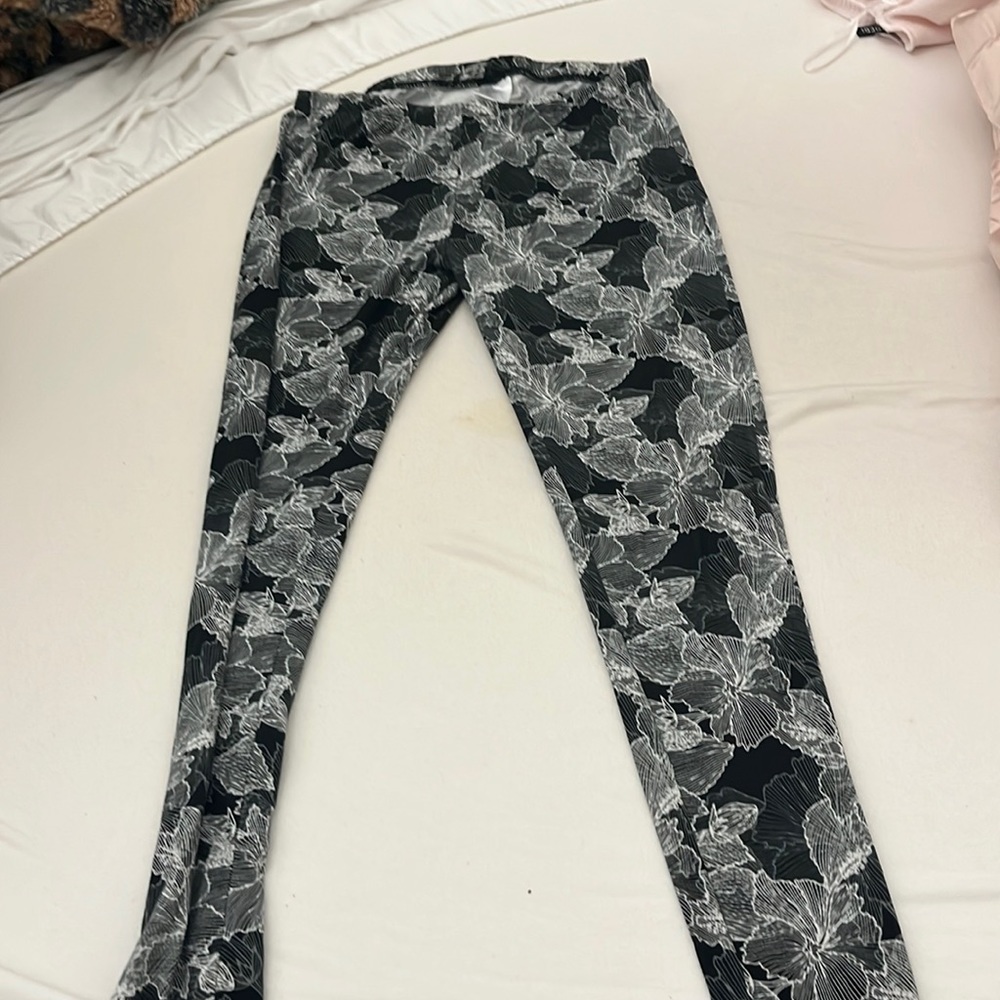 Grey and black hello mello lounge flower leggings